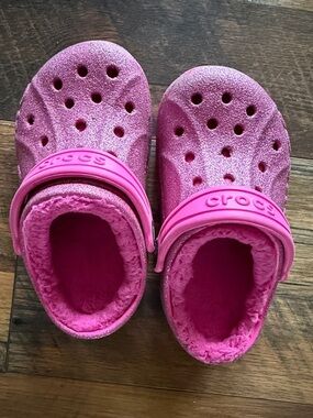 CROCS Kids Pink Glitter Fuzzy-Lined Clogs